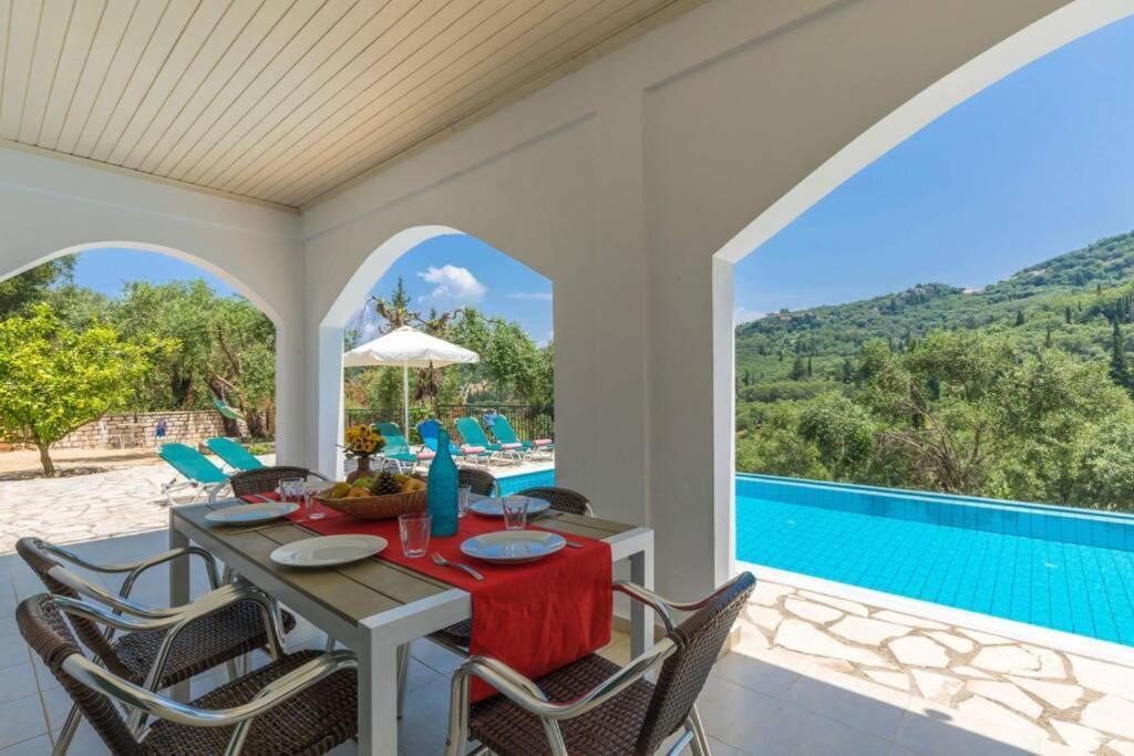 Villa Eleonas Strongyli  Exteriör bild